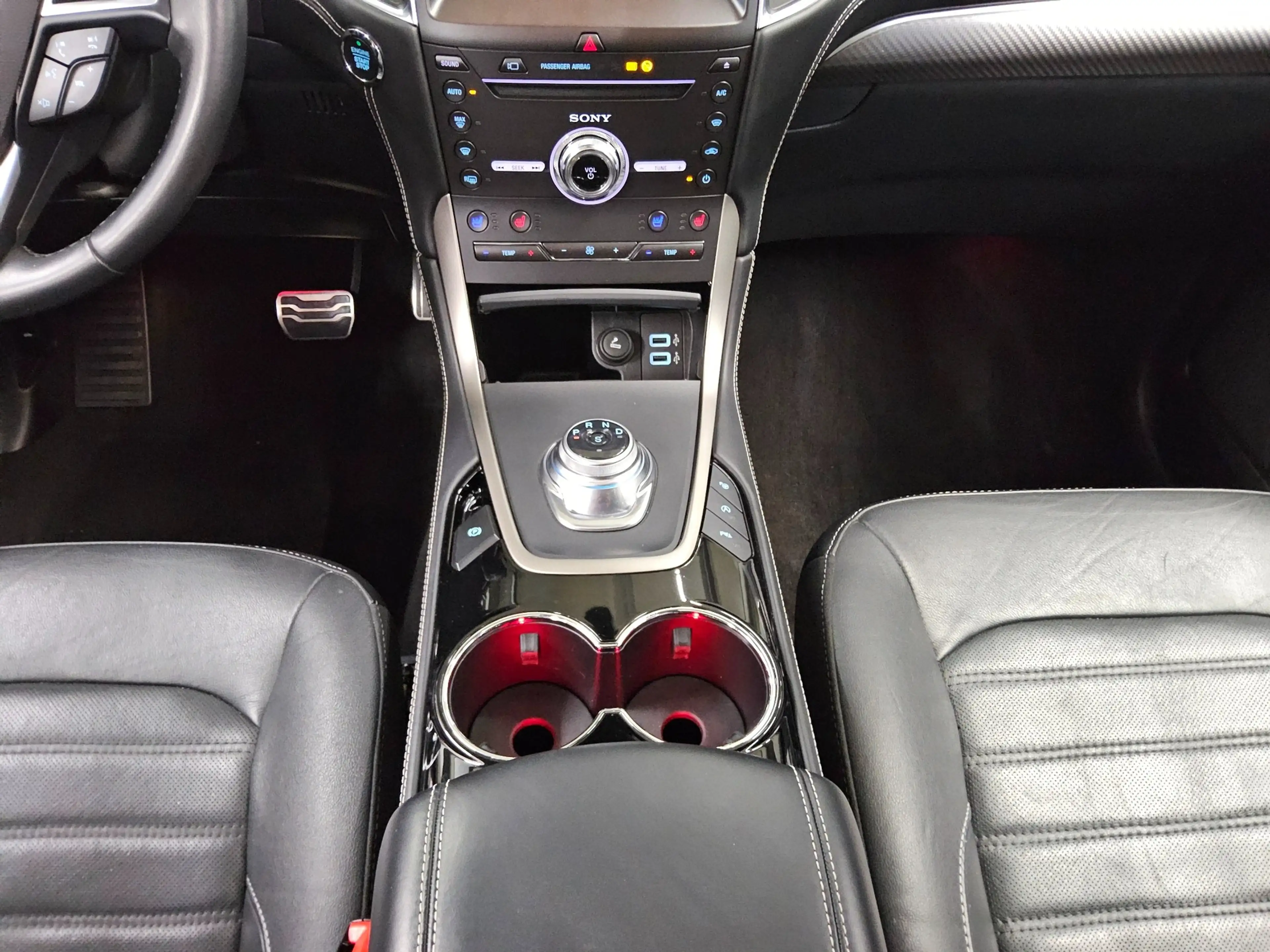 Ford Galaxy — photo 6