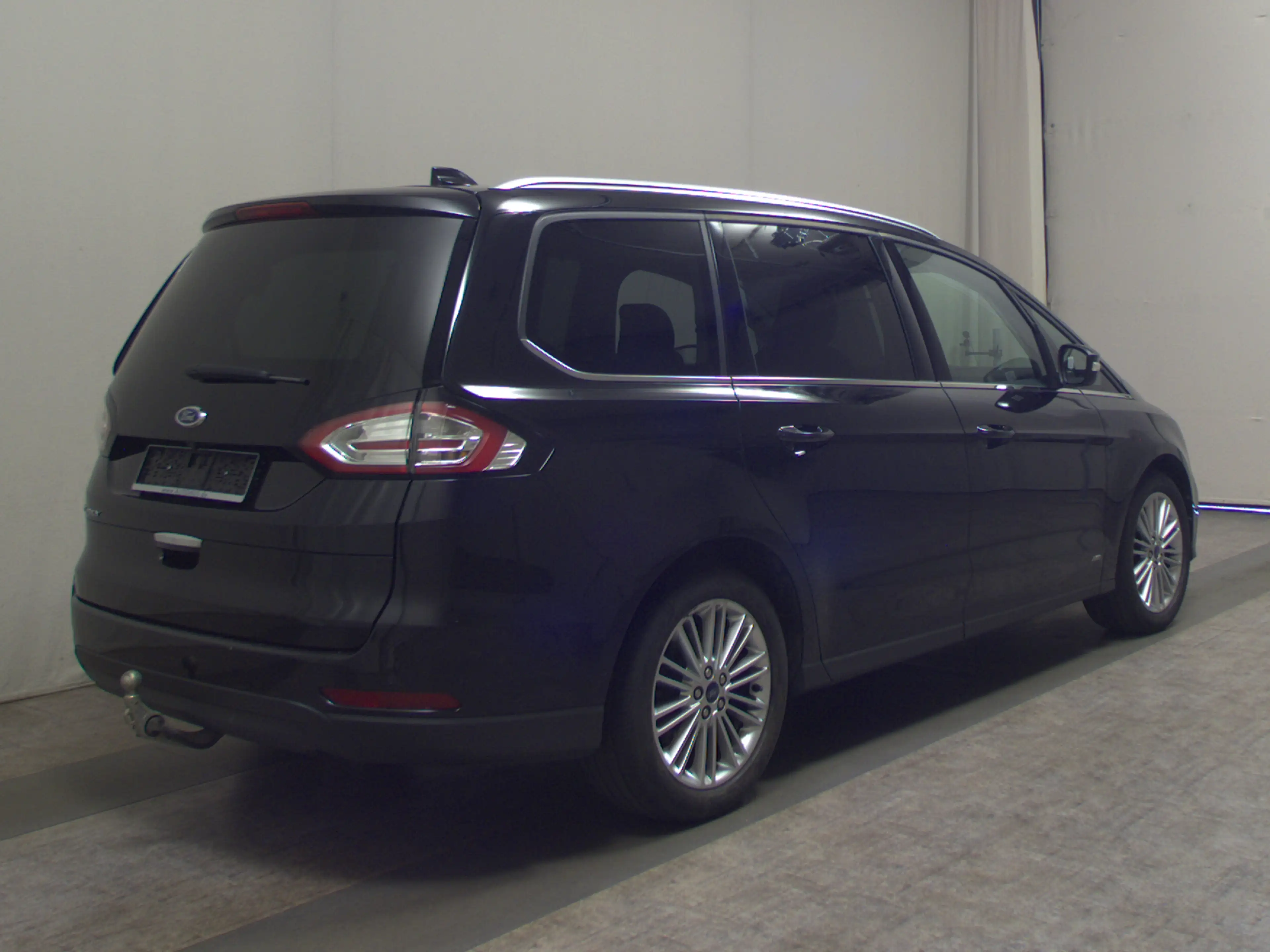 Ford Galaxy — photo 4