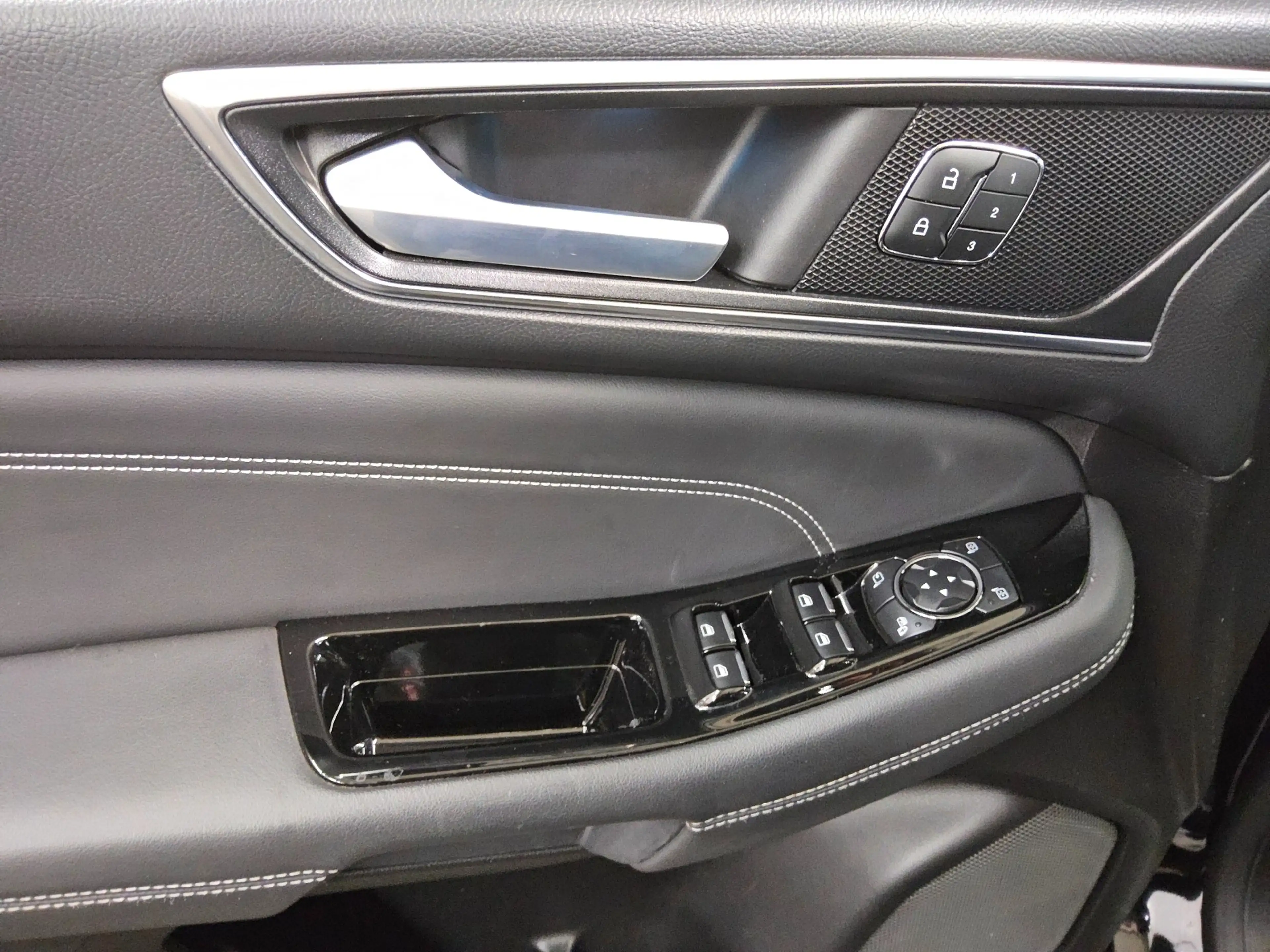 Ford Galaxy — photo 9
