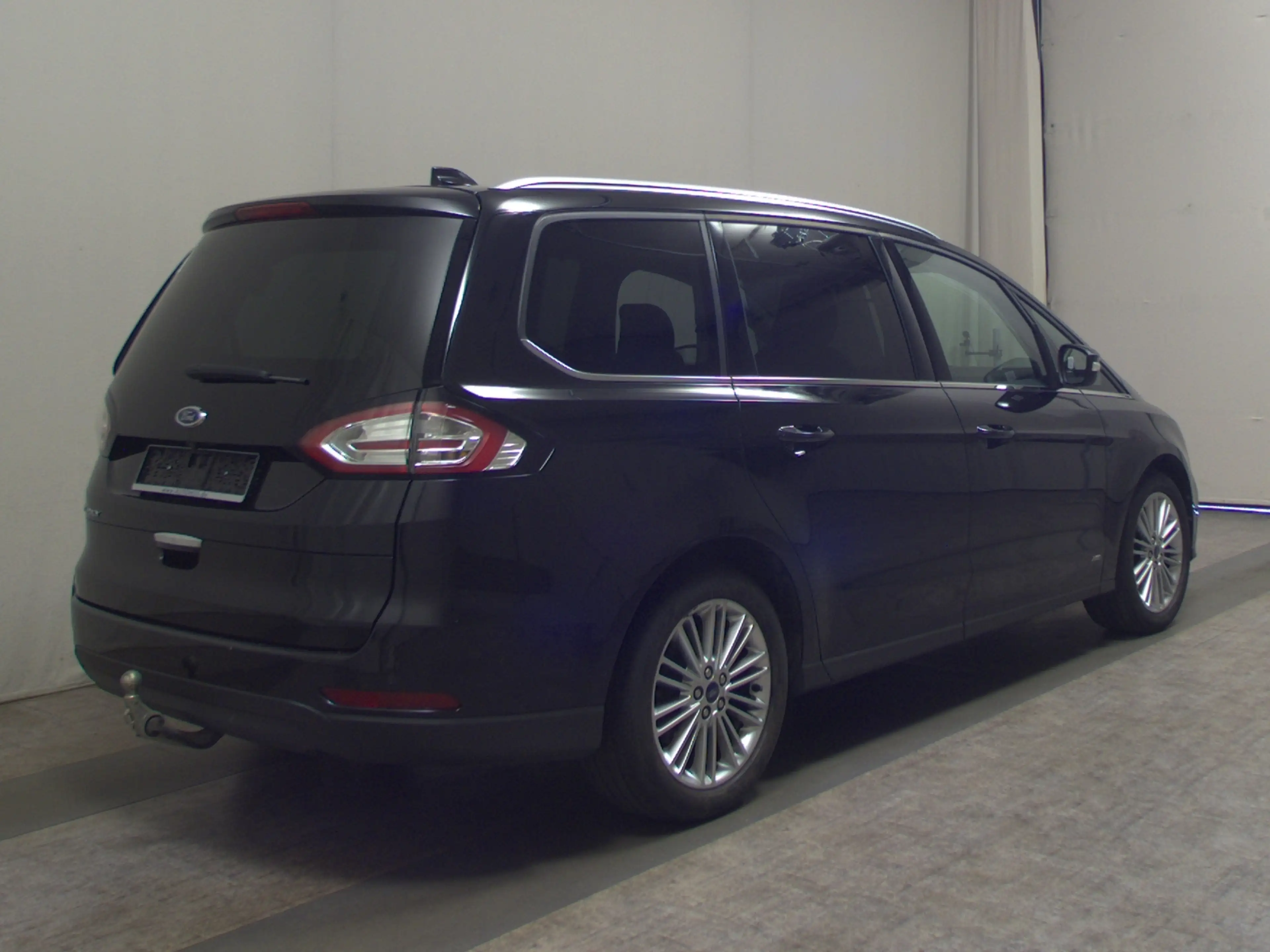 Ford Galaxy — photo 4