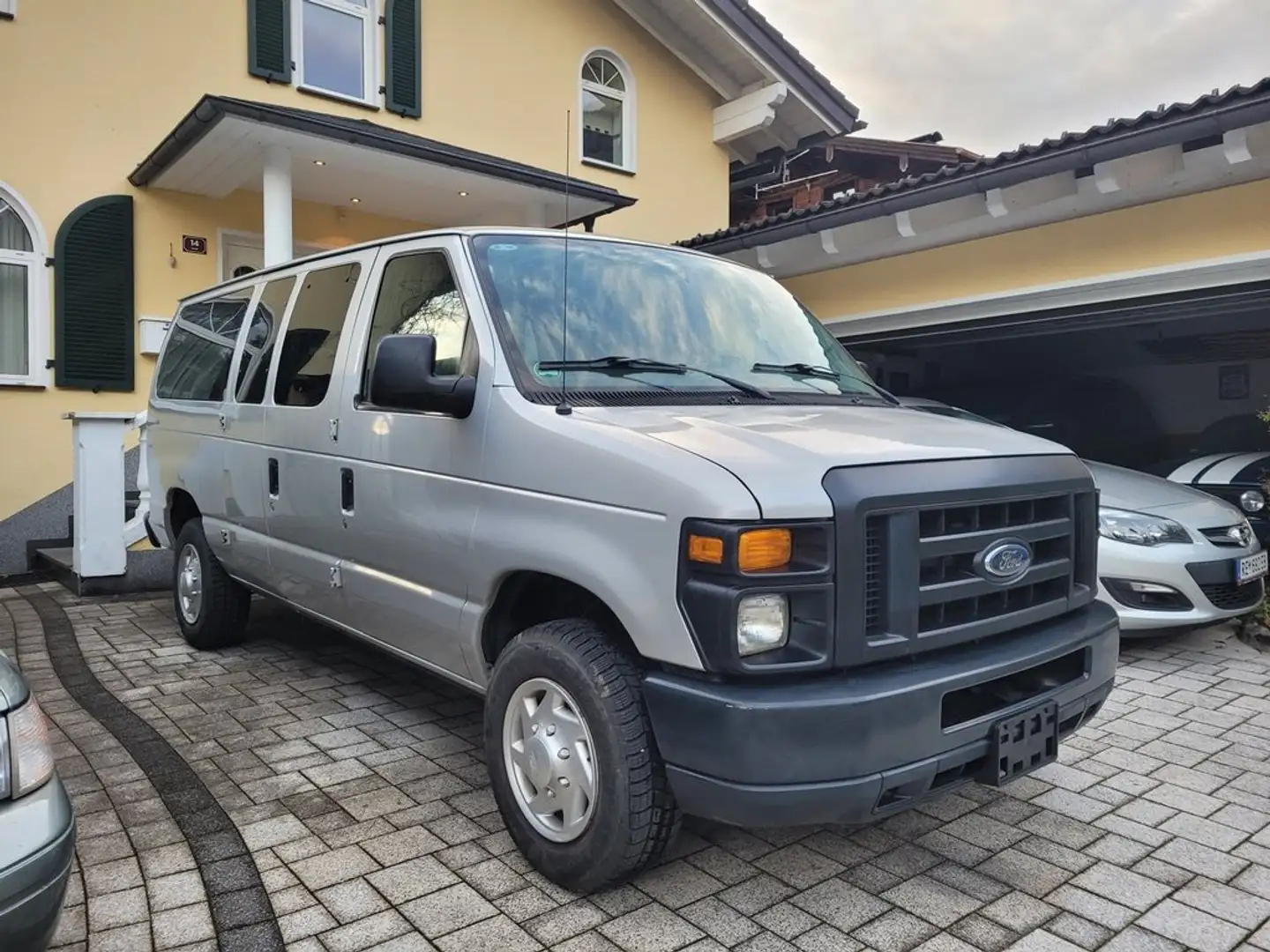 Ford Econoline E350 Silber - 2
