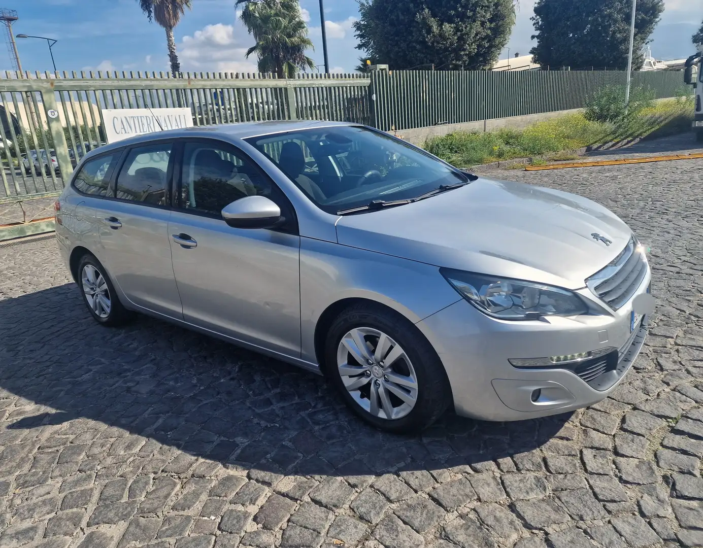 Peugeot 308 308 SW 1.6 bluehdi Active s Silber - 2