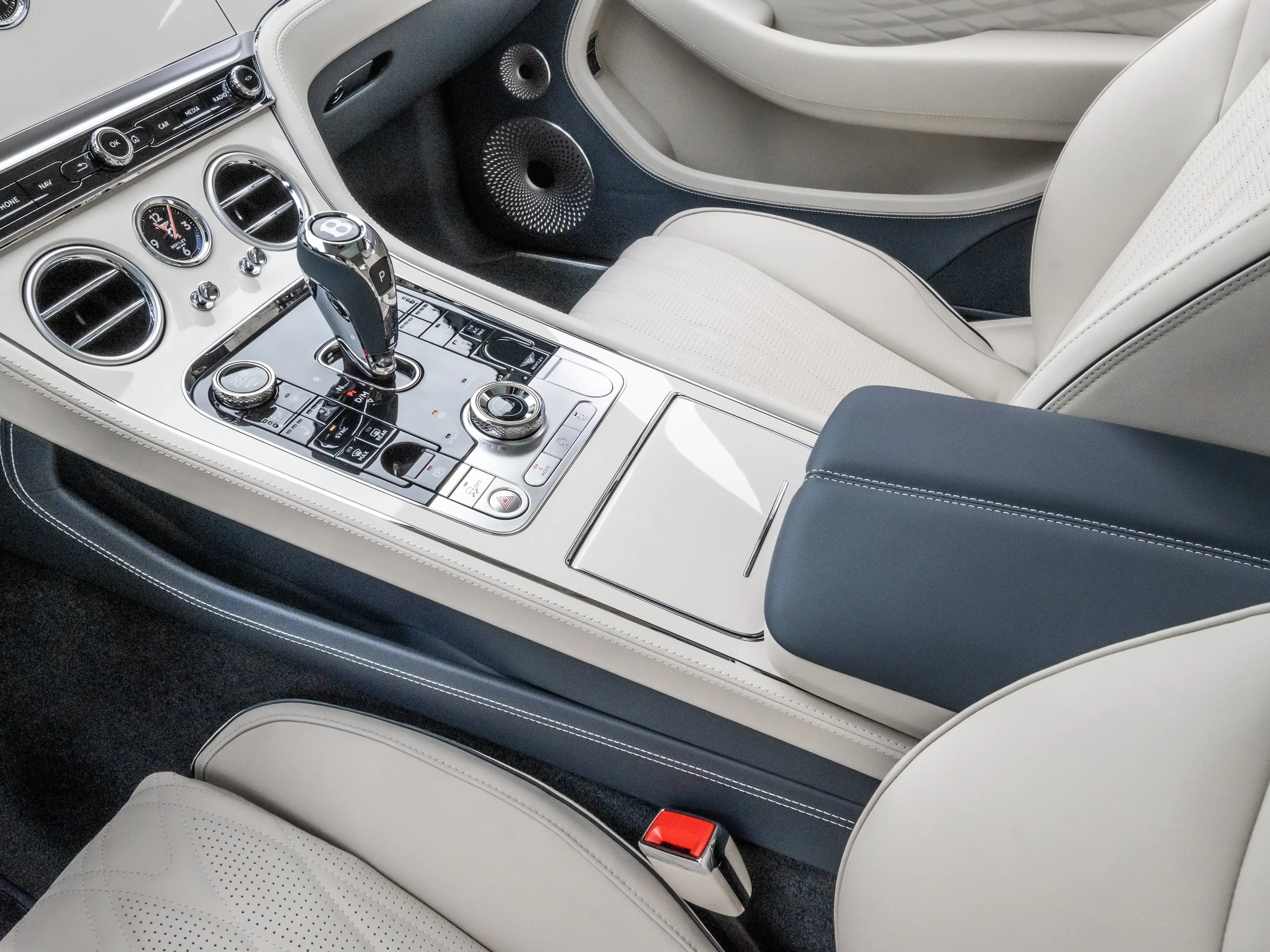 Bentley Continental GT Azure Bang & Olufen, Piano Linen Veneer — photo 13
