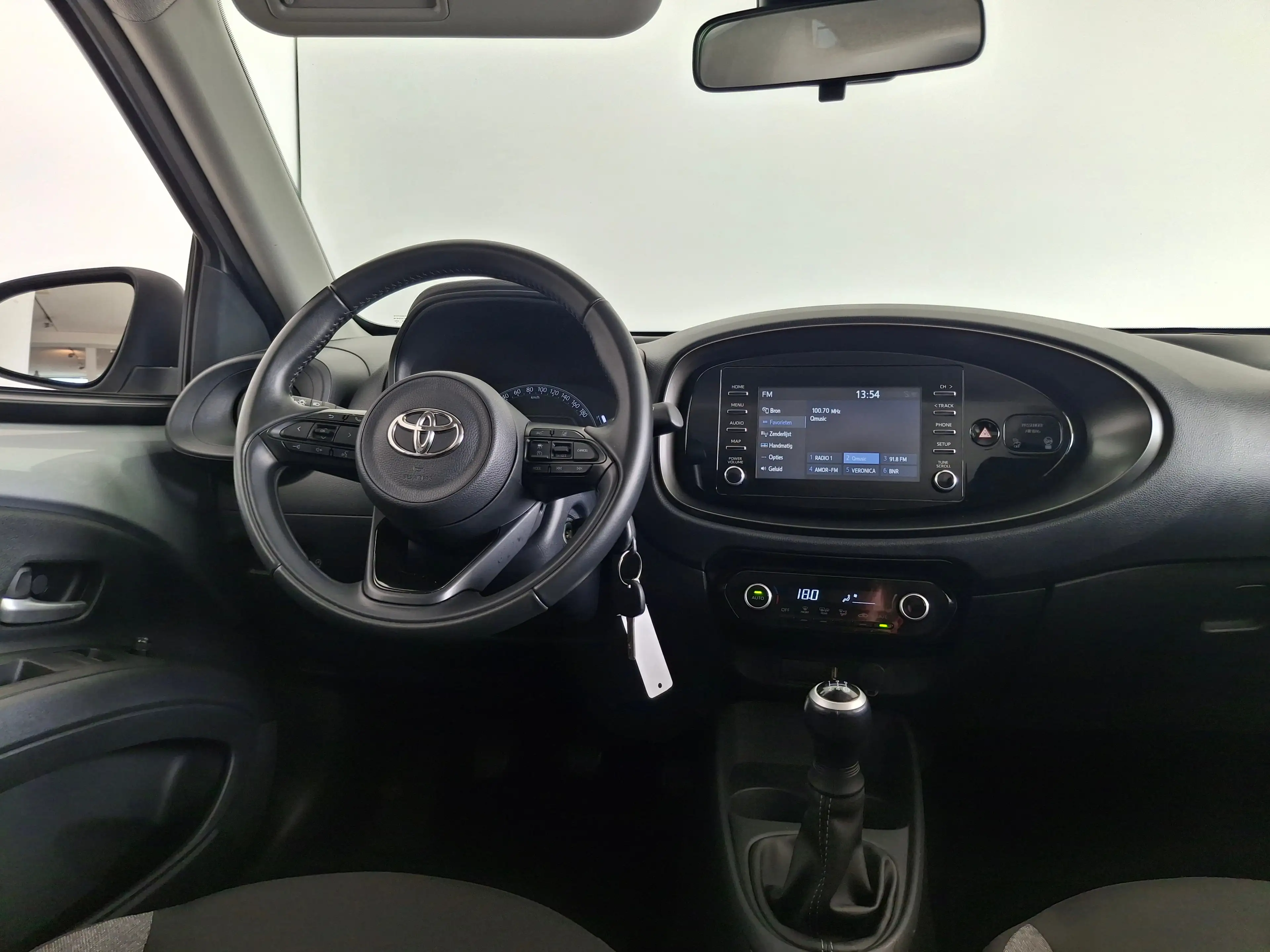 Toyota Aygo X 1.0 VVT-i MT first CARPLAY CAMERA ECC — photo 14