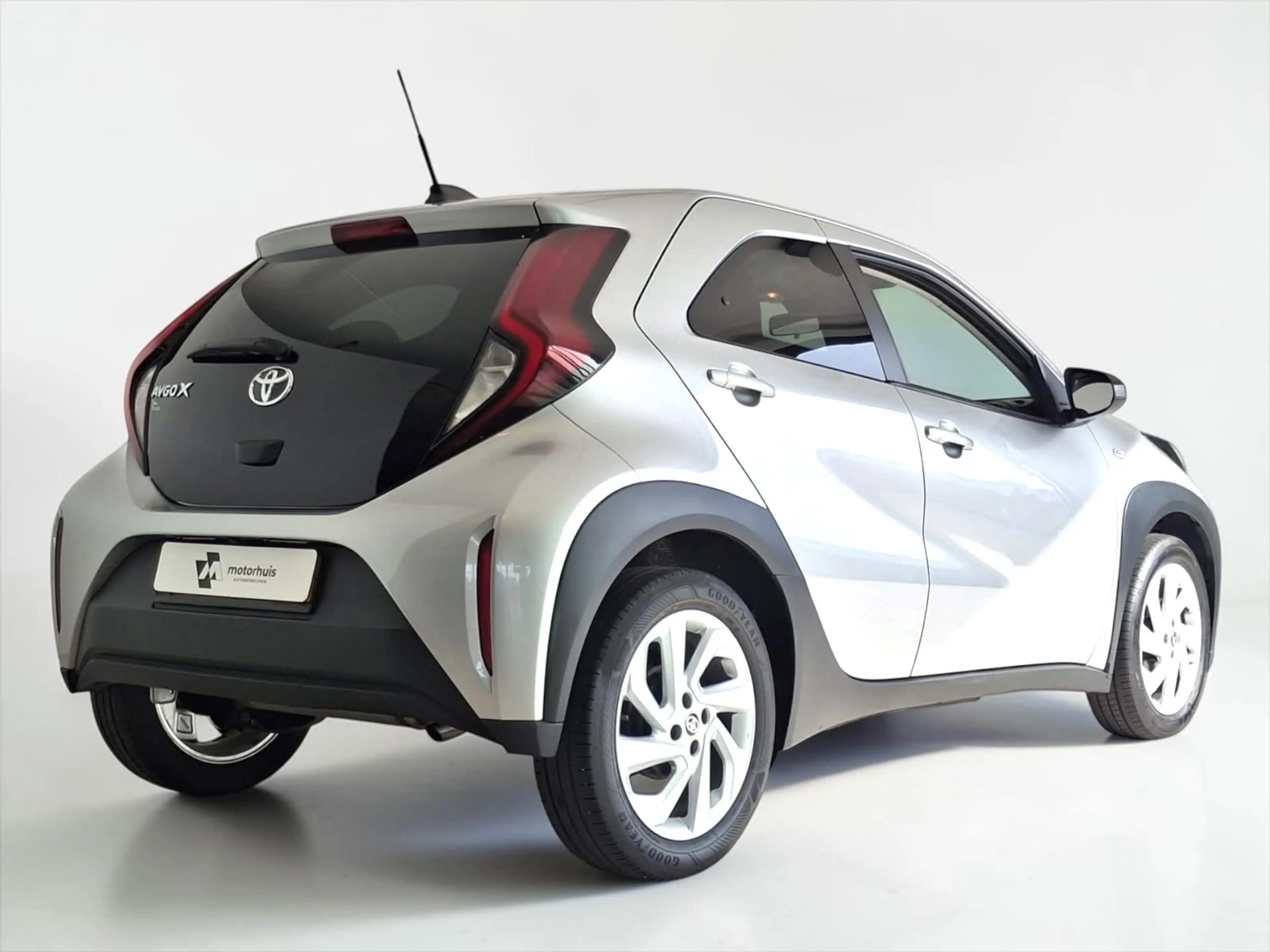Toyota Aygo X 1.0 VVT-i MT first CARPLAY CAMERA ECC — photo 2
