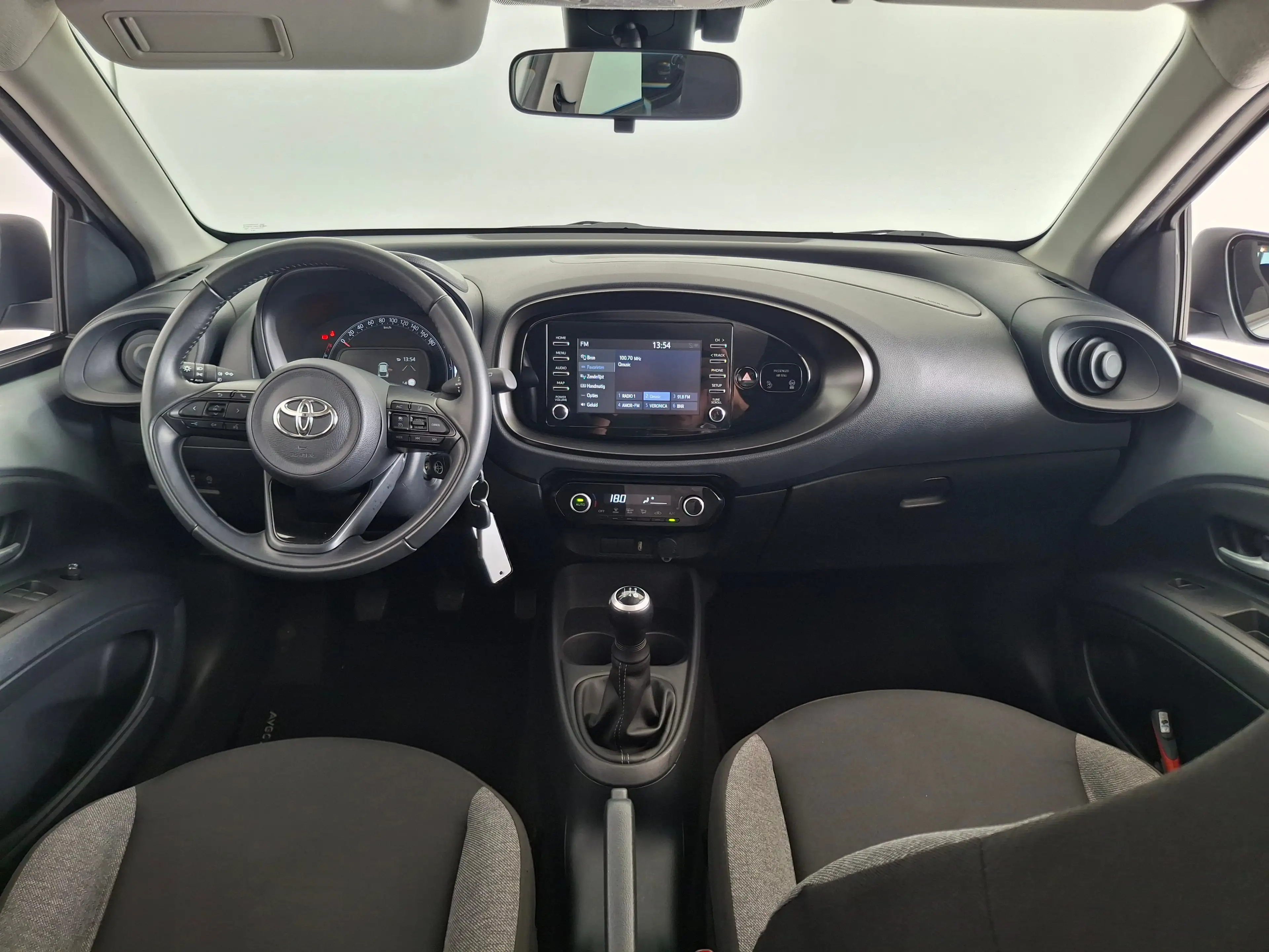 Toyota Aygo X 1.0 VVT-i MT first CARPLAY CAMERA ECC — photo 4