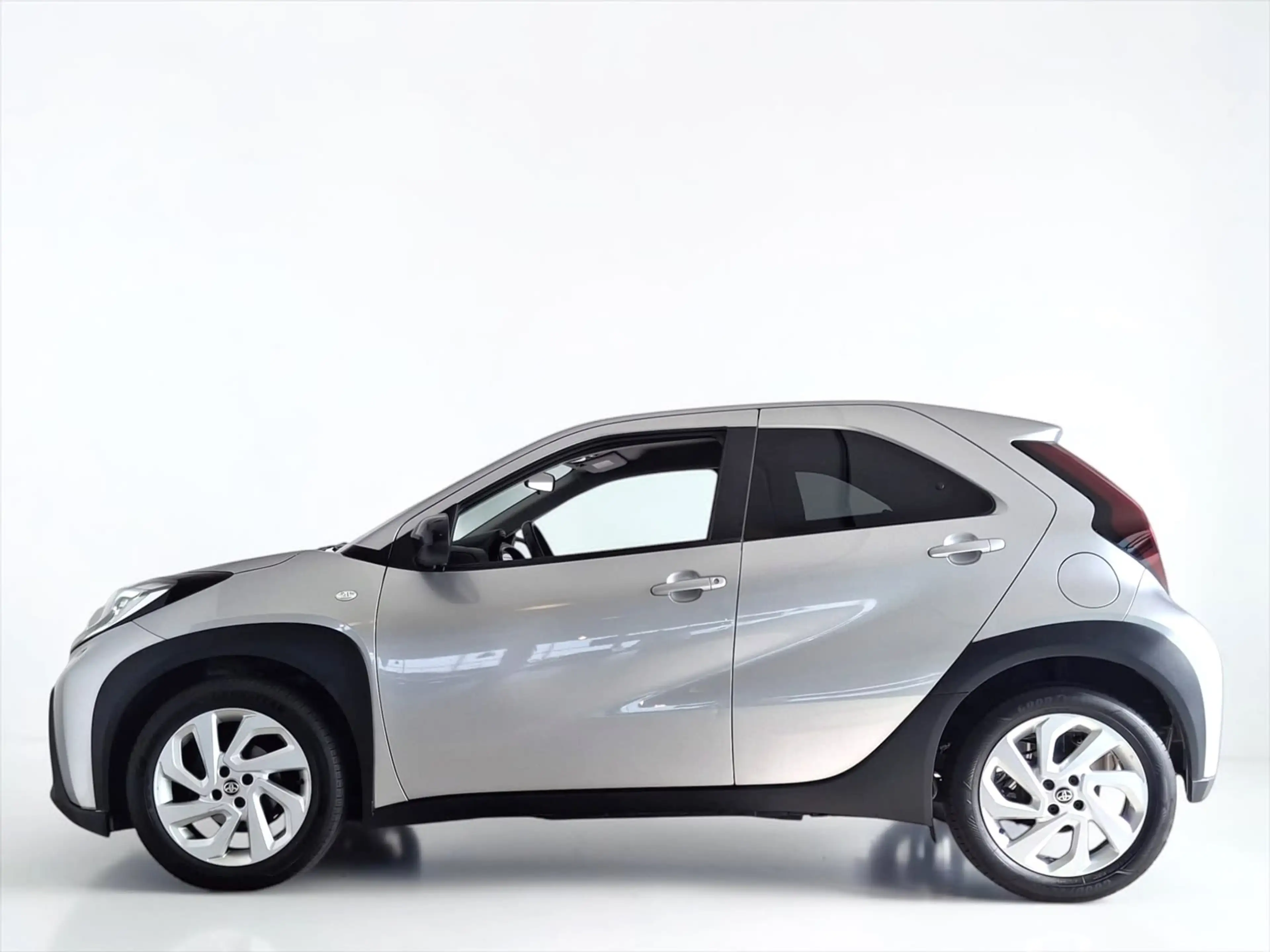 Toyota Aygo X 1.0 VVT-i MT first CARPLAY CAMERA ECC — photo 5