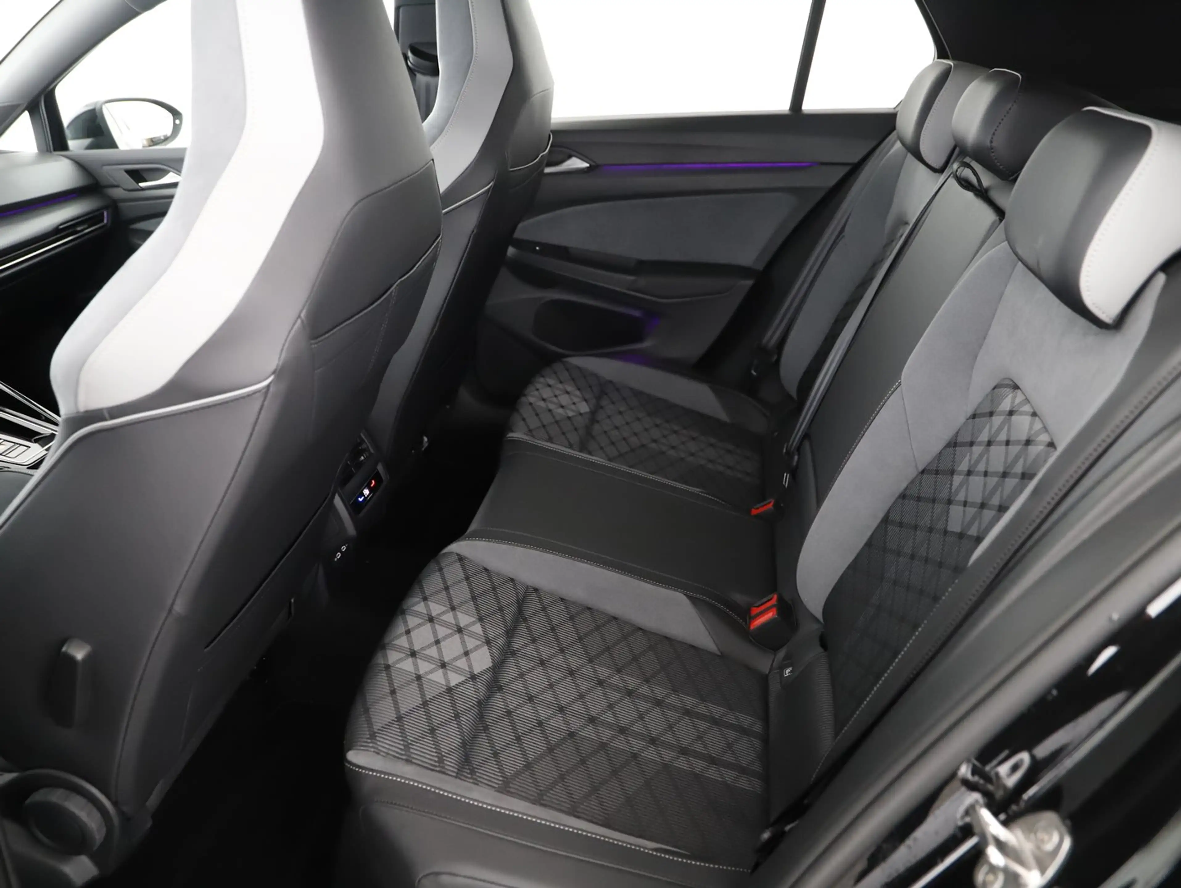 Volkswagen Golf R R-Line mHEV TSI DSG — photo 12