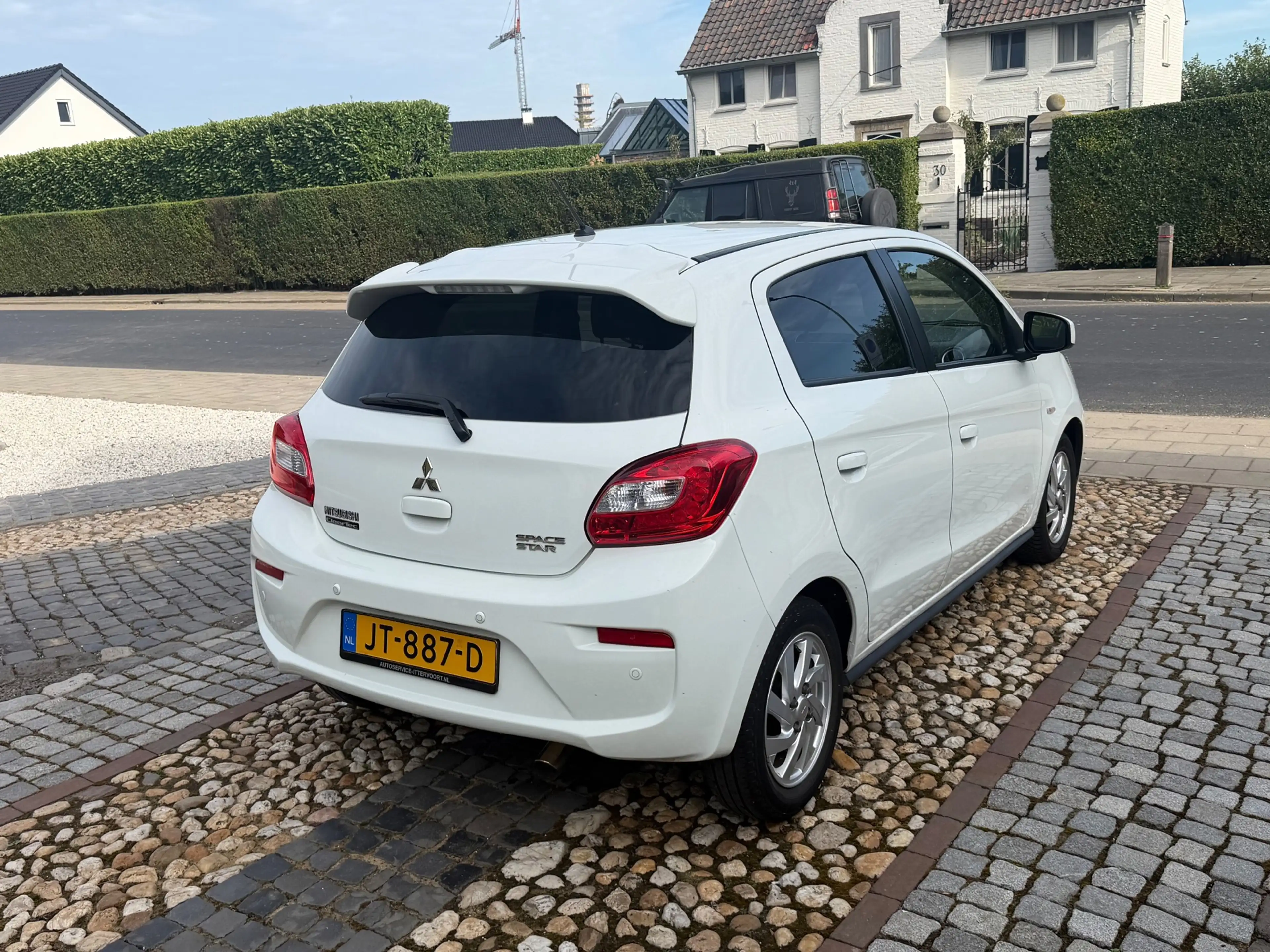 Mitsubishi Space Star 1.0 Intense Automaat Airco — photo 2