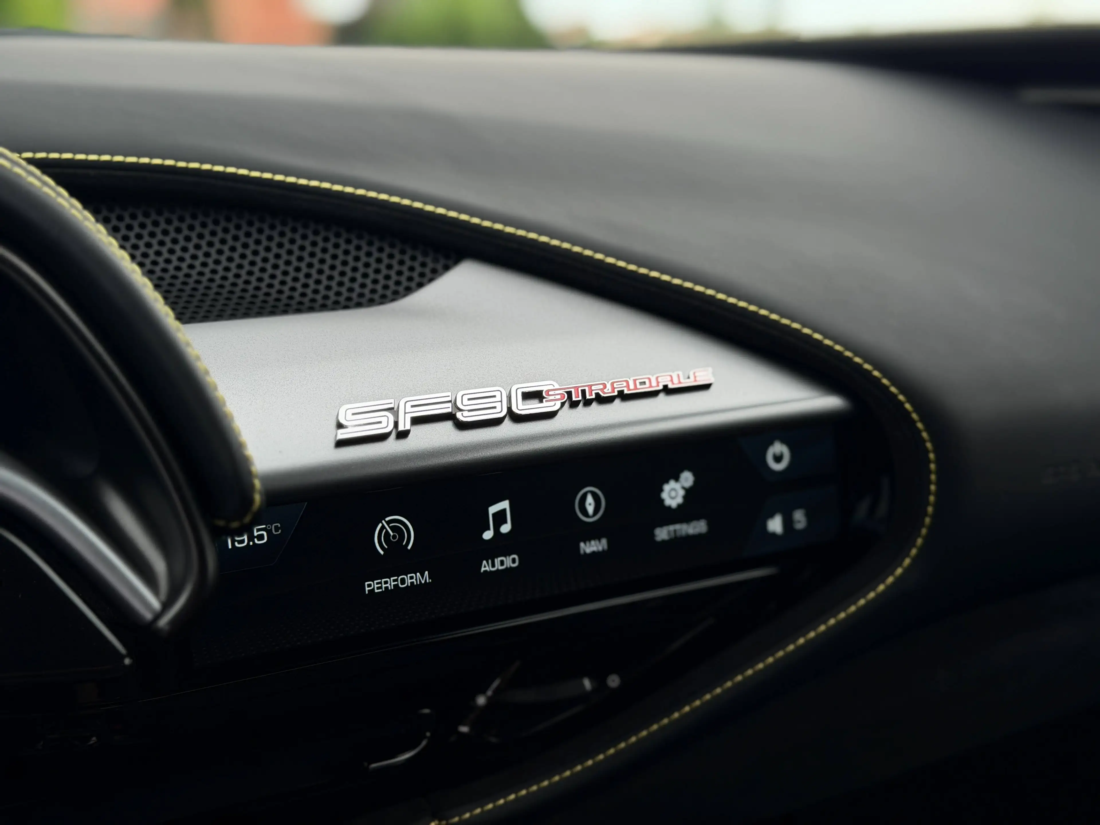 Ferrari SF90 Stradale FIORANO PACK//CARBON PACK//LIKE NEW 0483/47.20.60 — photo 14