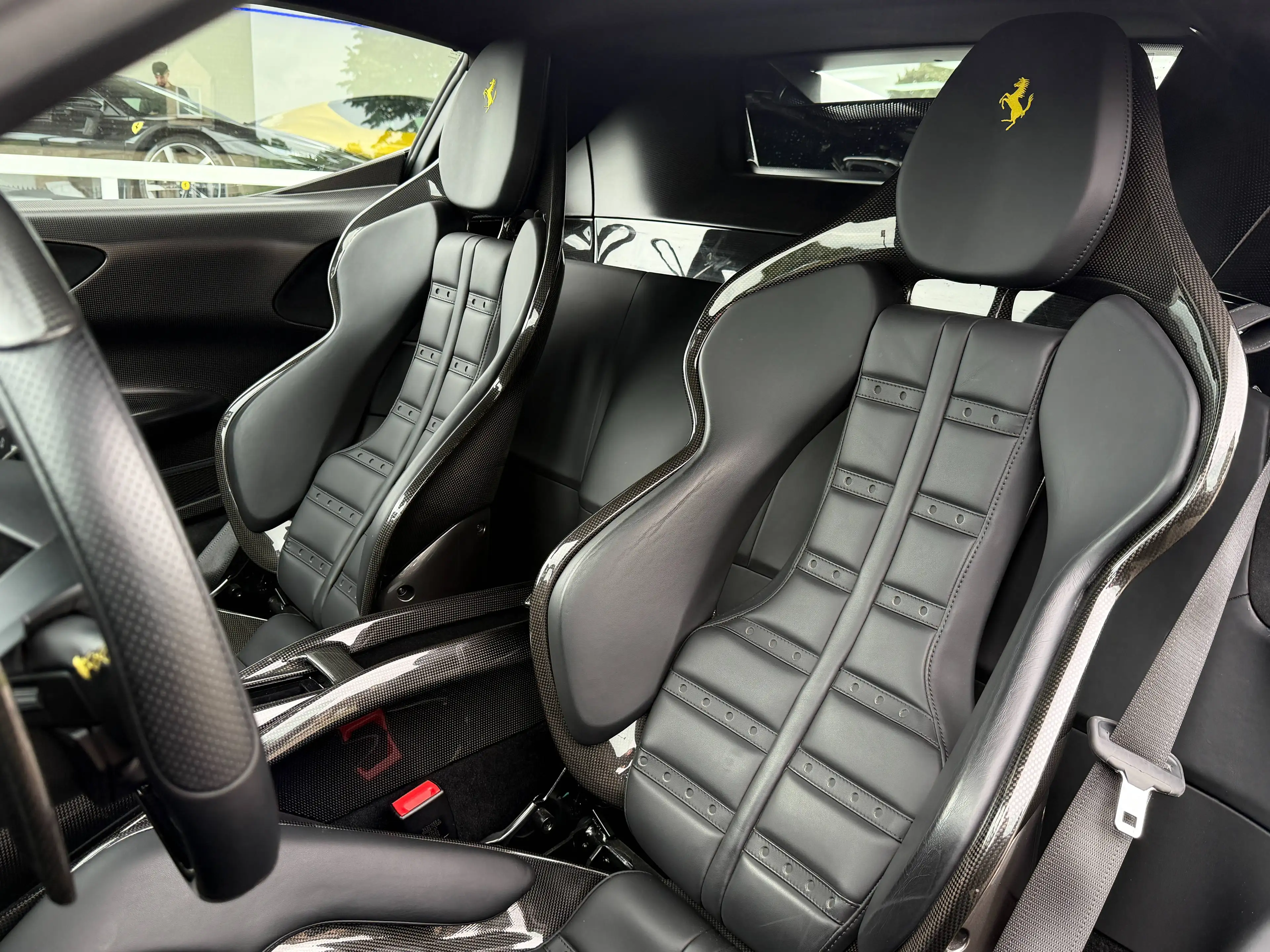 Ferrari SF90 Stradale FIORANO PACK//CARBON PACK//LIKE NEW 0483/47.20.60 — photo 6