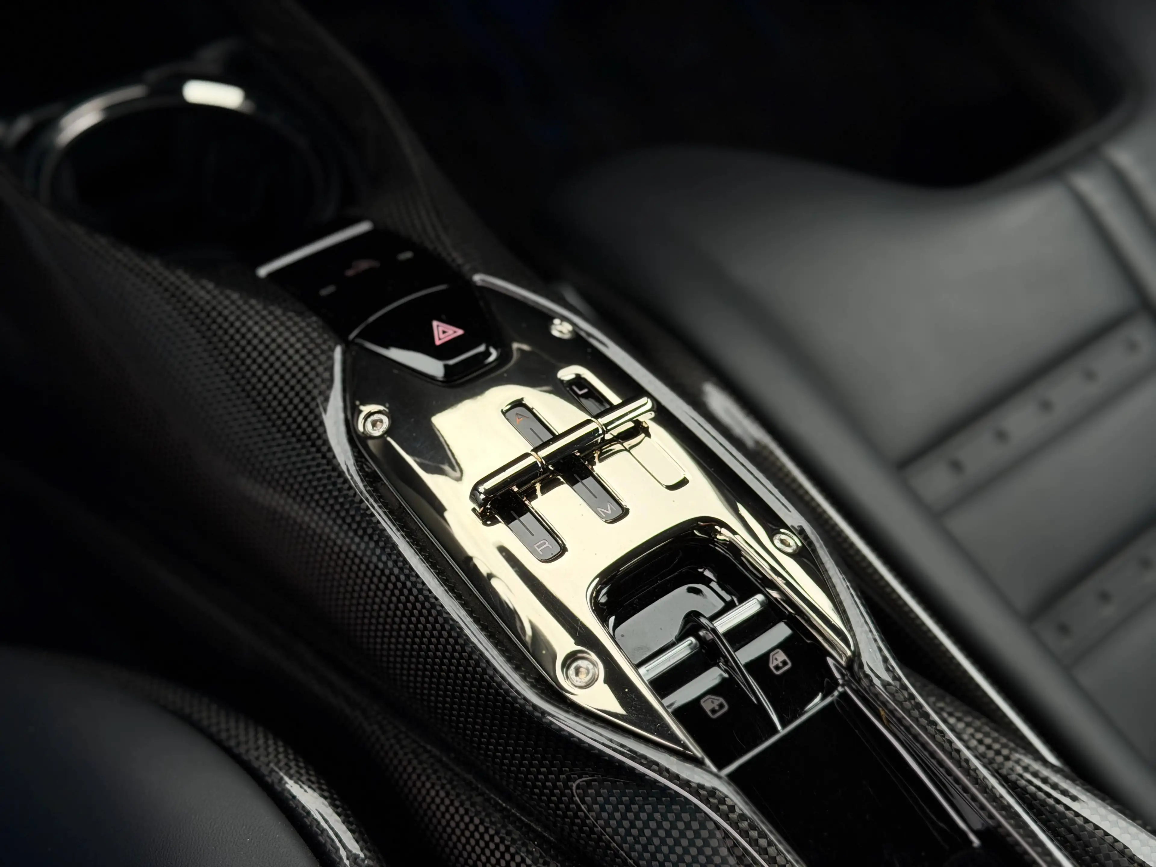 Ferrari SF90 Stradale FIORANO PACK//CARBON PACK//LIKE NEW 0483/47.20.60 — photo 15