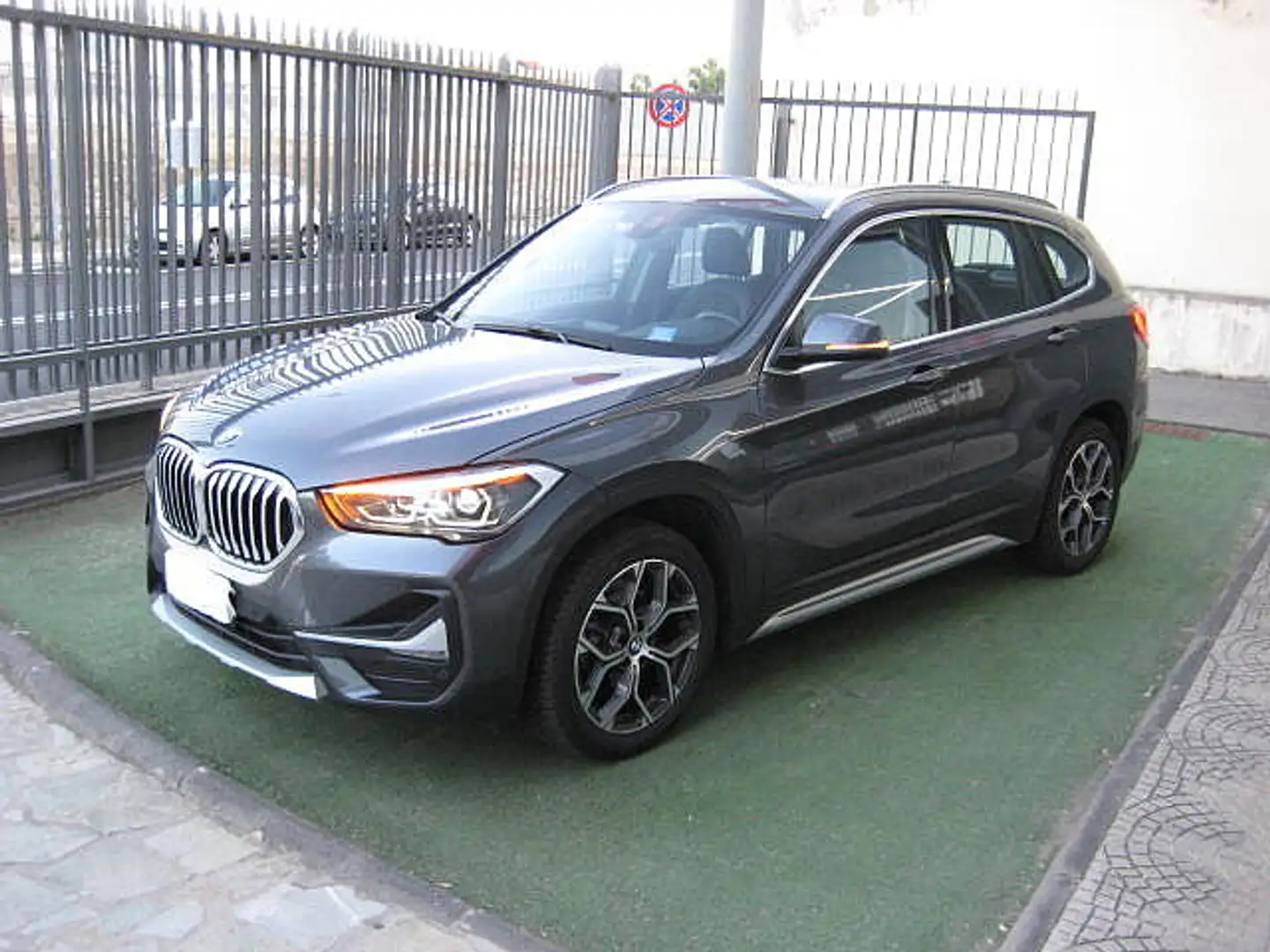 BMW X1 xDrive18d xLine Gris - 2