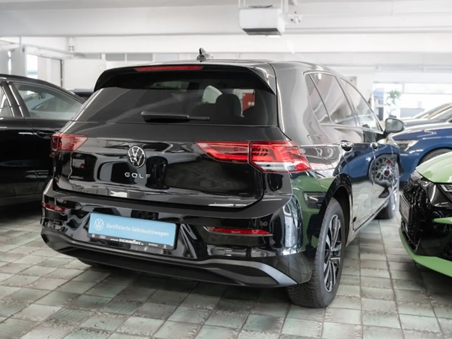 Volkswagen Golf VIII 1.0 TSI United Pano ACC Kamera LM App Connect Negro - 2