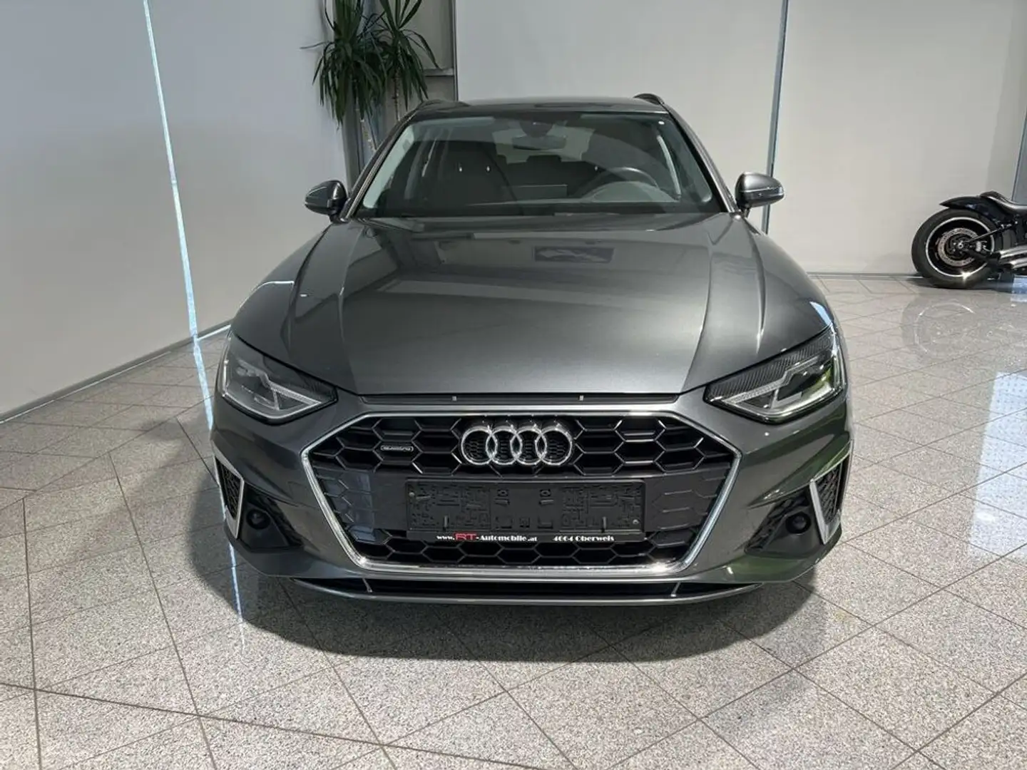 Audi A4 40 TDI S-line quattro Grau - 2