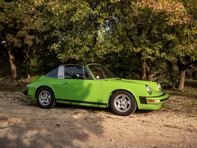 Porsche 911 view 2