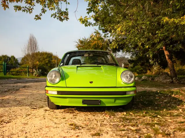 Porsche 911 view 5