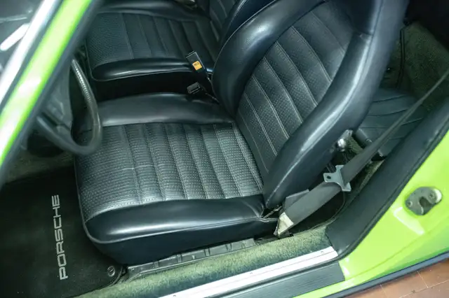 Porsche 911 view 12