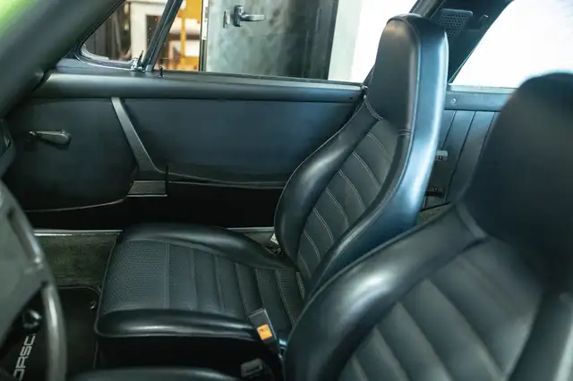Porsche 911 view 9