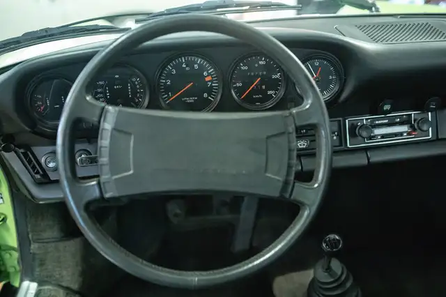 Porsche 911 view 13