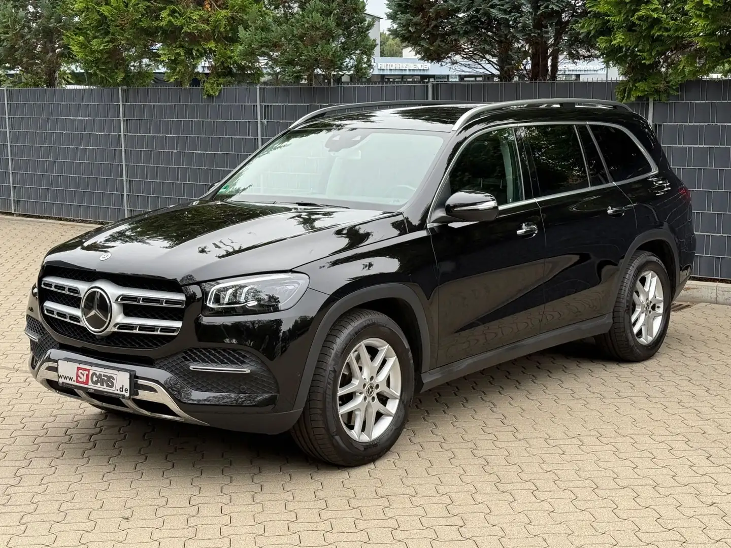 Mercedes-Benz GLS 350 d 4Matic 7 Sitze AHK Pano Schwarz - 1