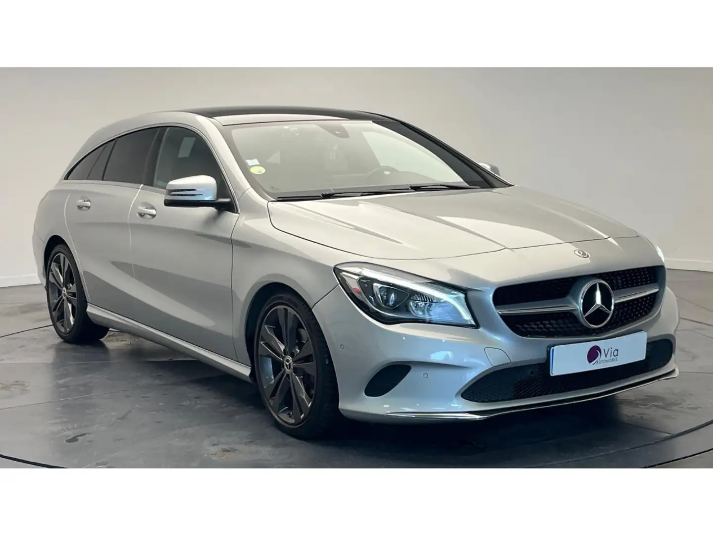 Mercedes-Benz CLA 200 Shooting Brake CLA 200 d - BV Sensation PHASE 2 / Toit ouvrant / Siege chauffant / Attelage / Camer - 2