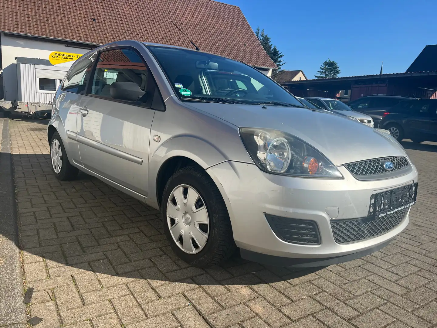 Ford Fiesta 1.3i, 60 PS, 1. Hand, 106817 Km, TÜV neu Silber - 2