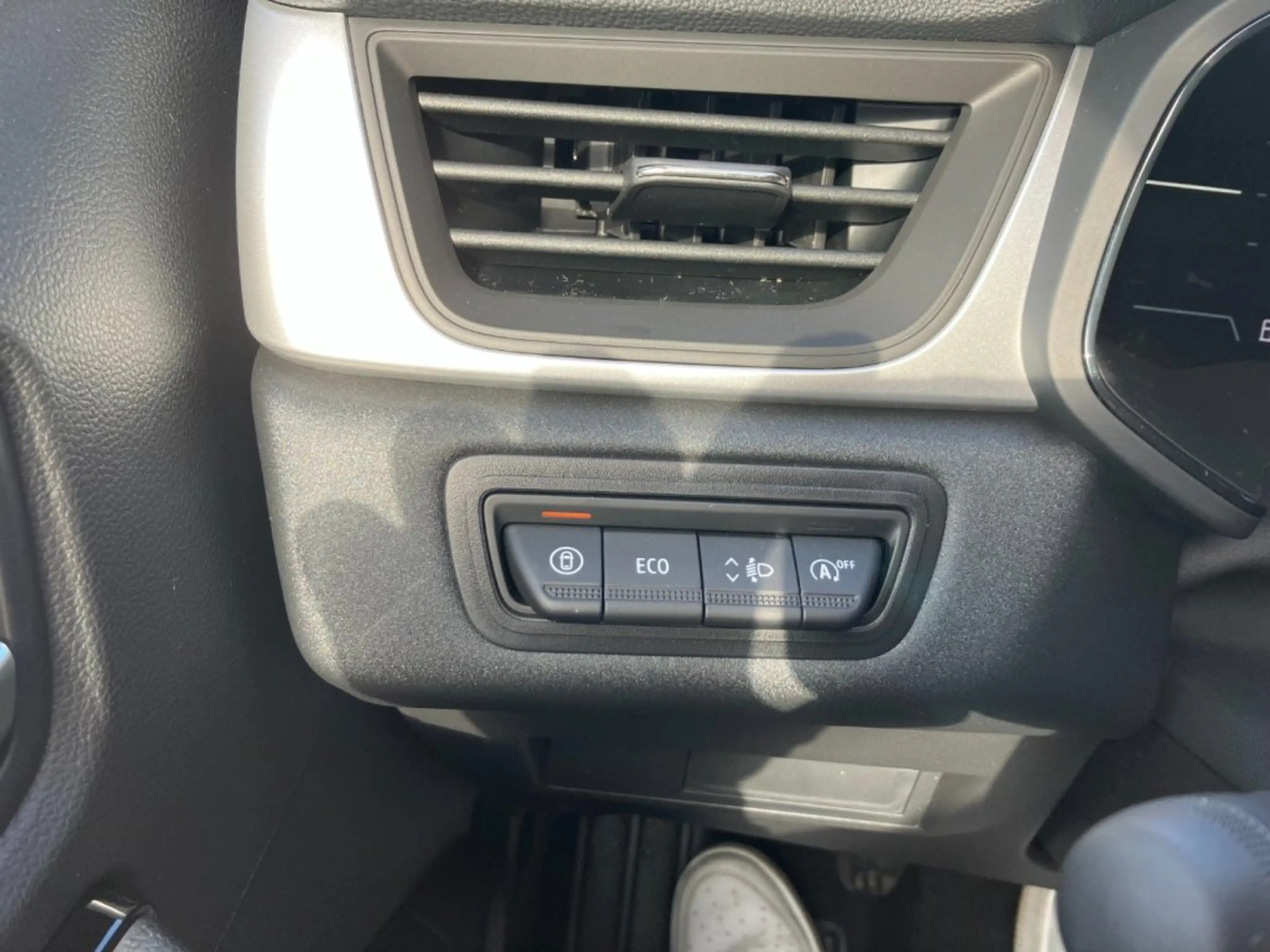Mitsubishi Grandis 1,3 Petrol Invite C 26 — photo 15