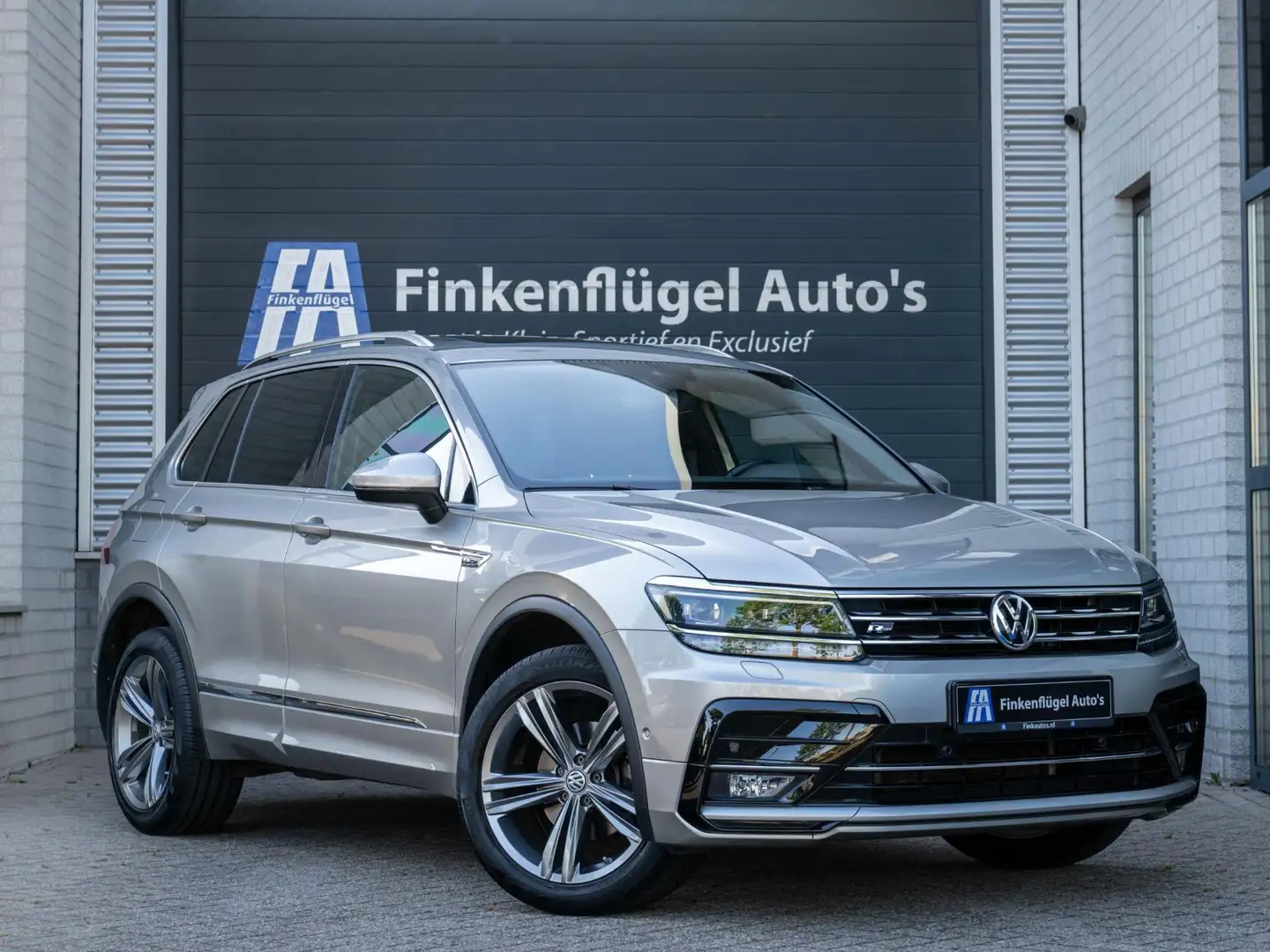 Volkswagen Tiguan 1.4 TSI 4Motion 3x R-line F1 |Pano |ACC |Camera |M Argento - 1