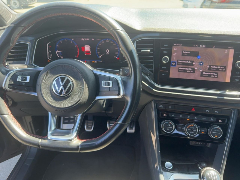 Volkswagen T-Roc Sport 1.5 TSI — photo 11