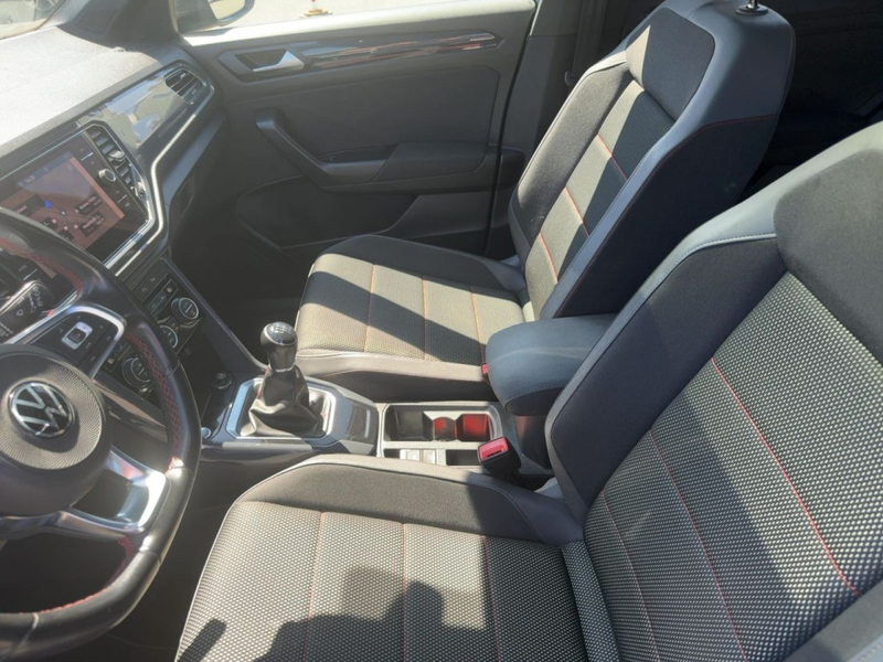 Volkswagen T-Roc Sport 1.5 TSI — photo 9