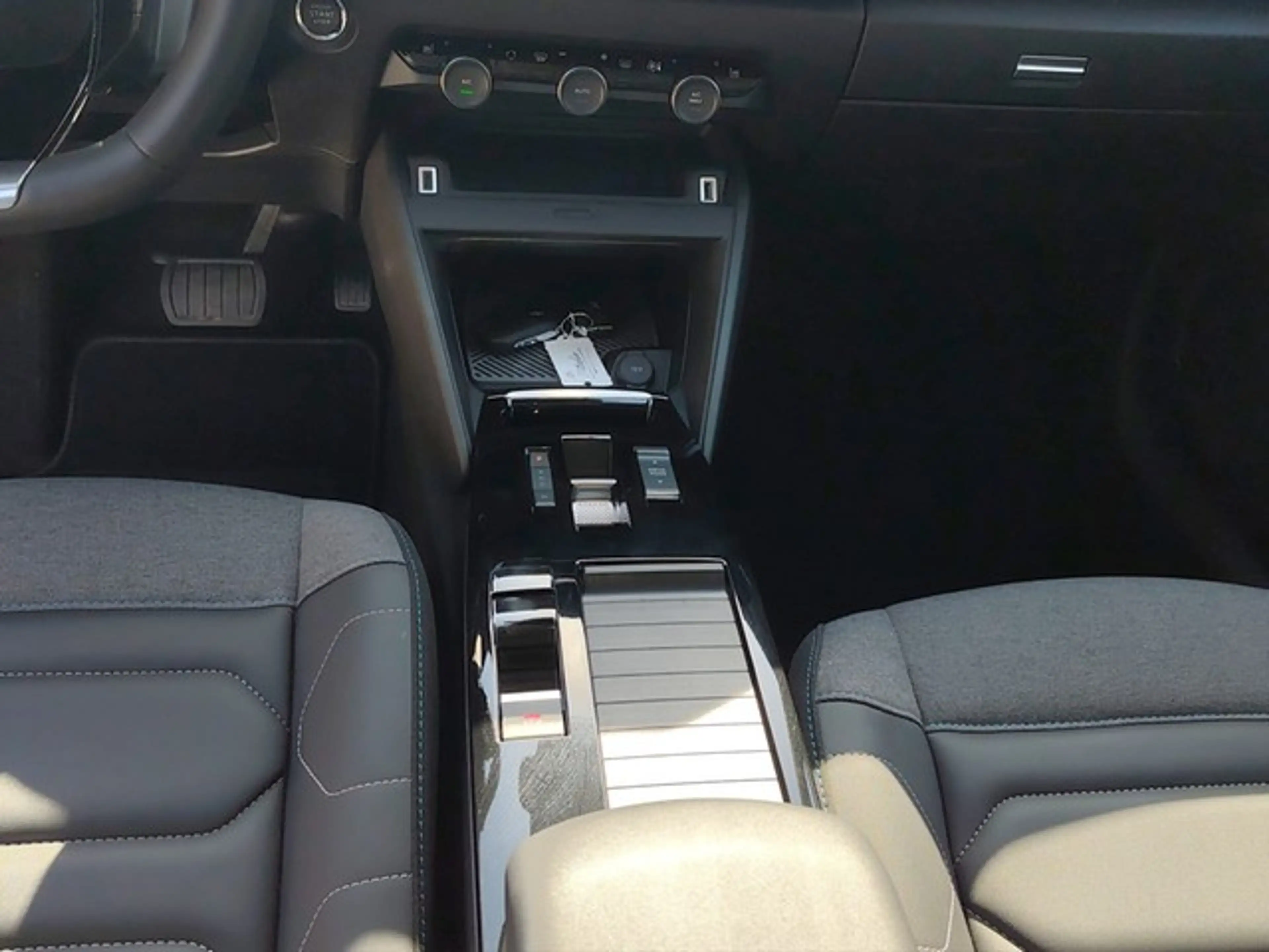 Citroen C4 Lim. Max EAT8 ALLWETTER NAVI PDC KAMERA SHZ Max — photo 11