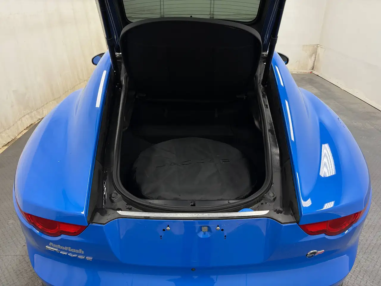 Jaguar F-Type снимка Jaguar F-Type