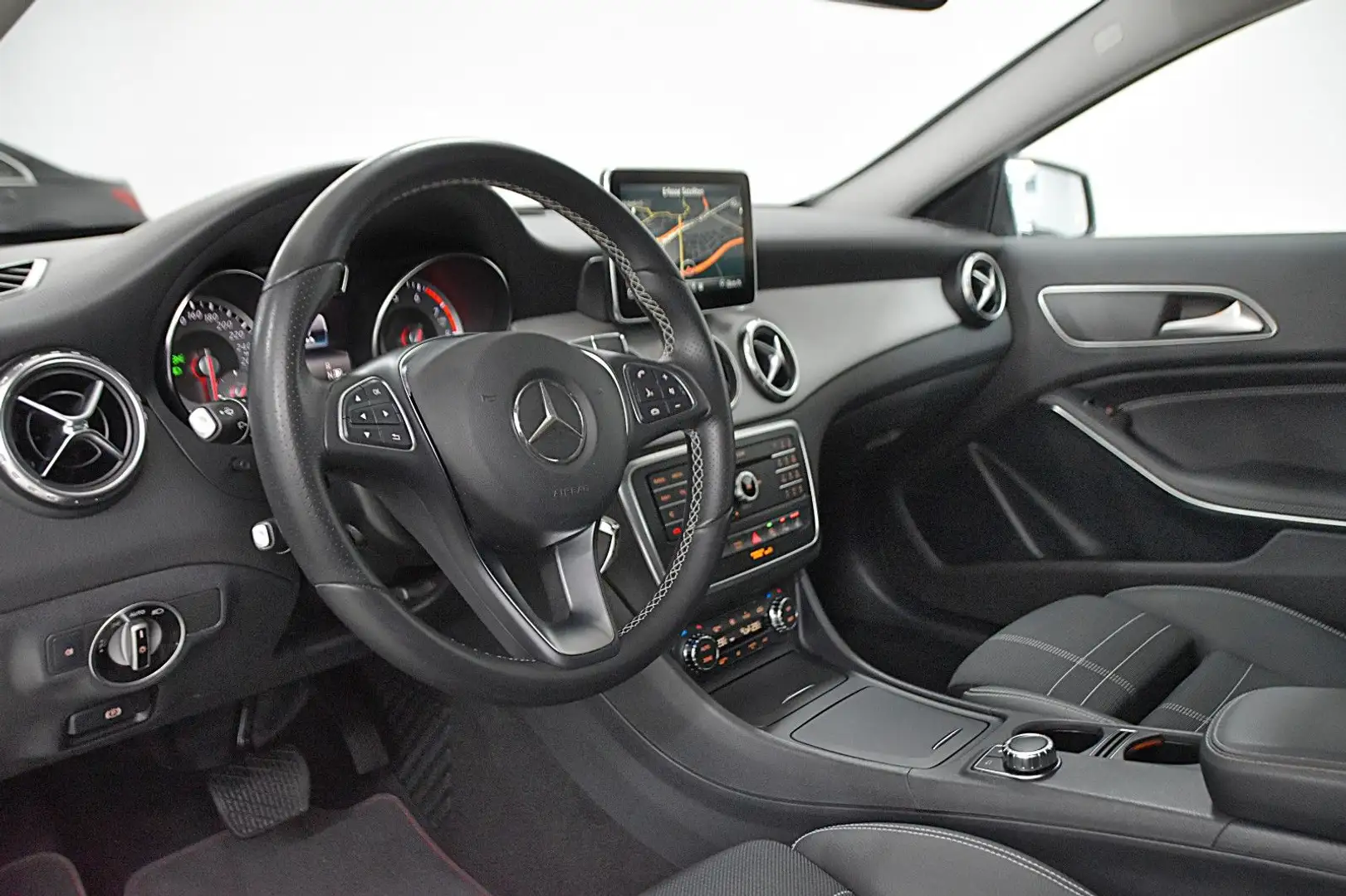 Mercedes-Benz GLA 180 7G-DCT URBAN*FINANZIERUNG MÖGLICH* Gris - 2