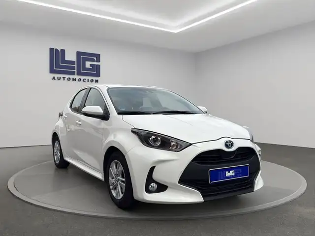Toyota Yaris view 3