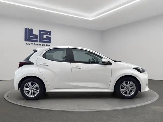 Toyota Yaris view 4