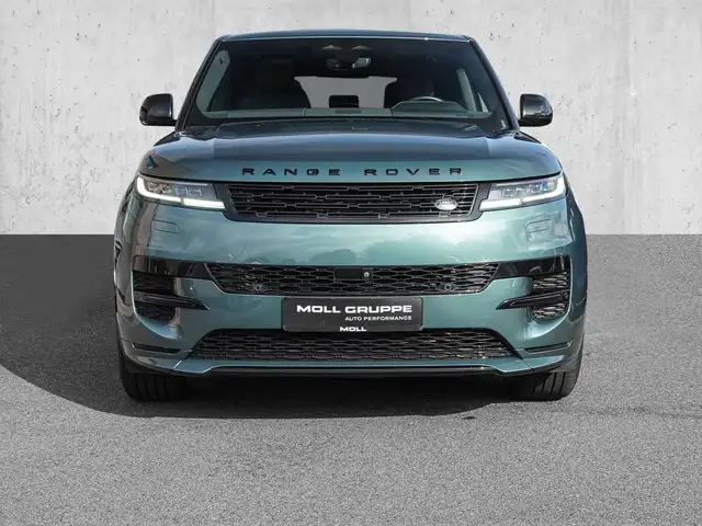 Land Rover Range Rover Sport view 3
