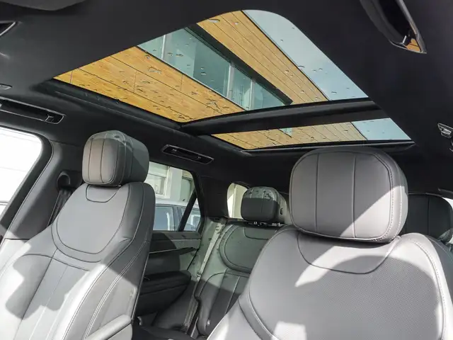 Land Rover Range Rover Sport view 8