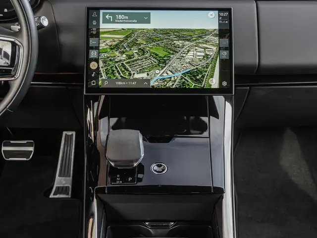Land Rover Range Rover Sport view 13