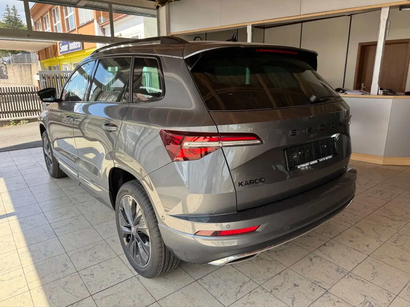 Skoda Karoq Sportline 1.5 DSG*ACC*AHK*NAVI*360°KAMERA* Grijs - 2