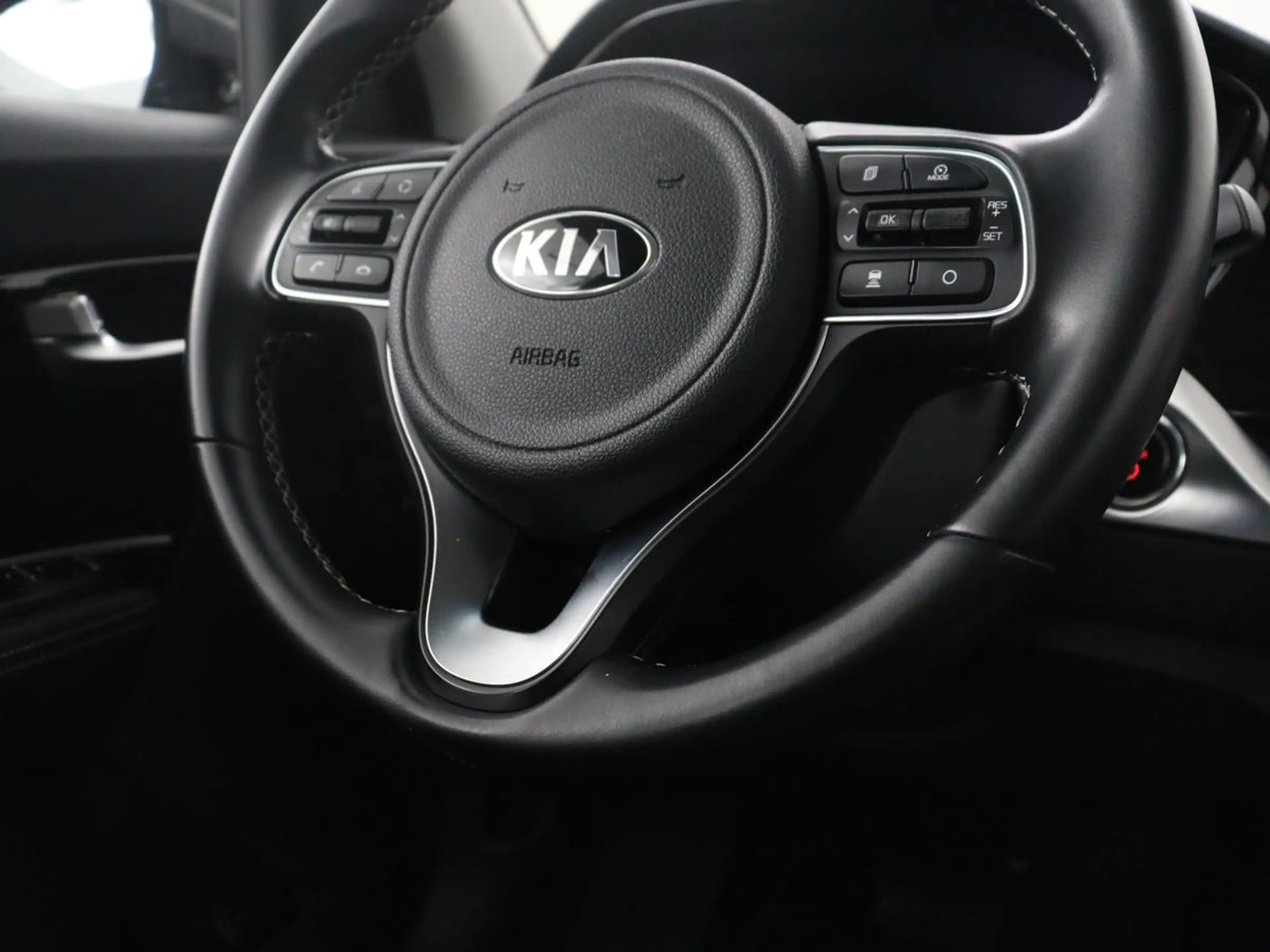 Kia e-Niro ComfortLine 64 kWh | SOH 93,9% | Half leder | Adap — photo 8