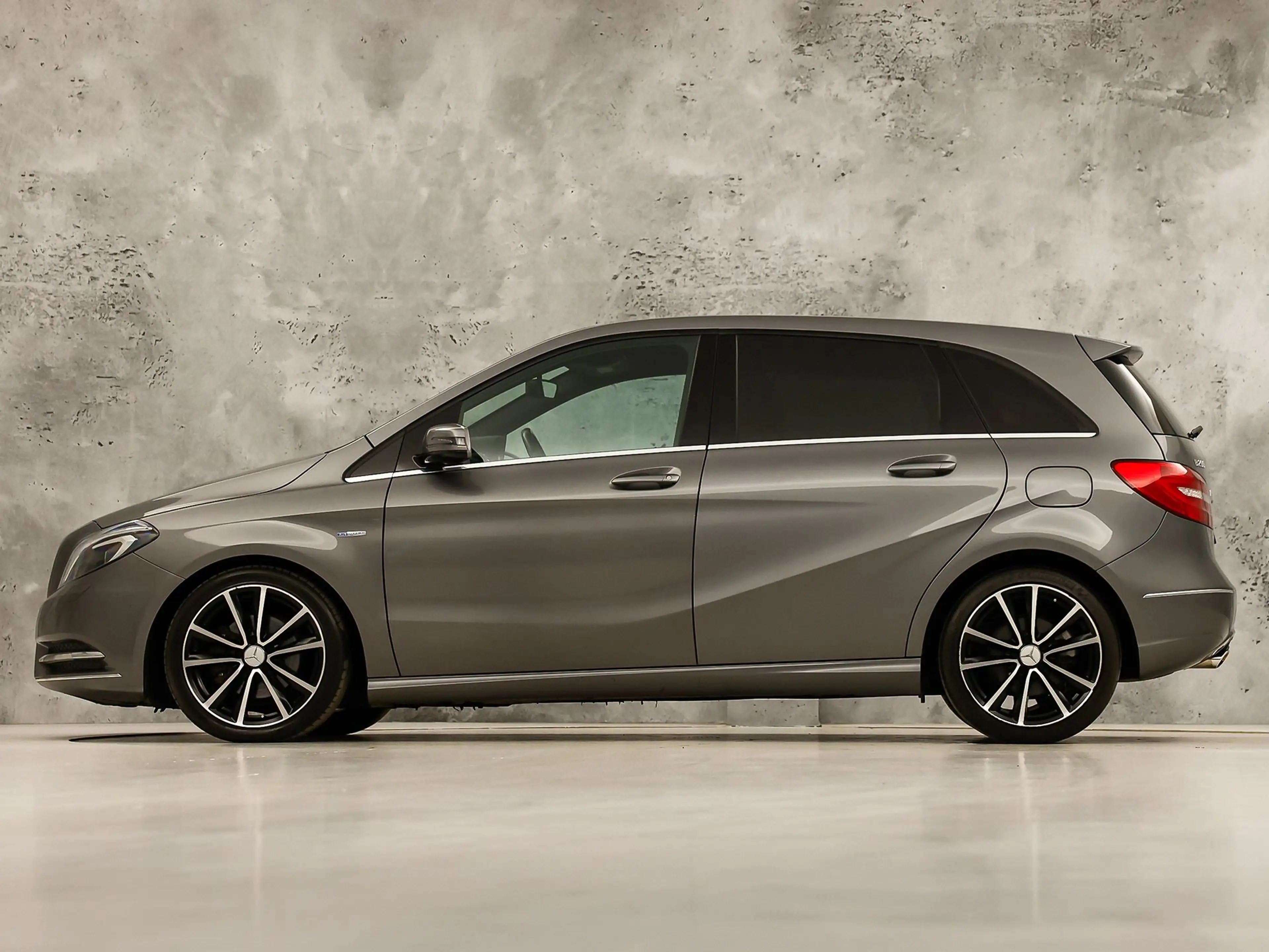 Mercedes-Benz B 200 AMG Sport 157Pk (GROOT NAVI, CLIMATE, CAMERA, HARM — photo 2