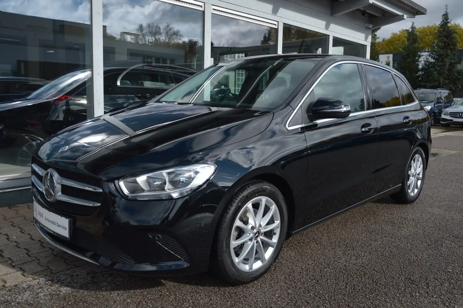 Mercedes-Benz B 180 Progressive*MBUX*CAM*PARK*SPUR*SHZ*AHK* Schwarz - 1