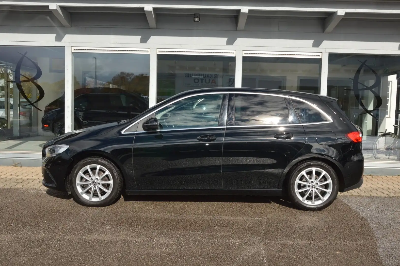 Mercedes-Benz B 180 Progressive*MBUX*CAM*PARK*SPUR*SHZ*AHK* Schwarz - 2