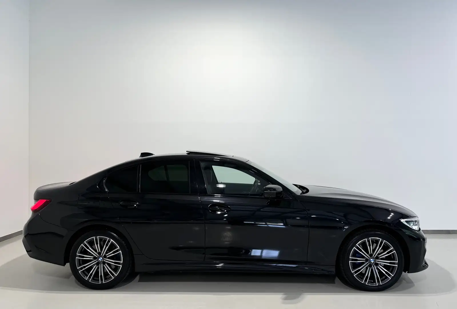 BMW 330 e G20 Aut/M-Sport/CockpitPRO/Schiebedach/360*Grad Schwarz - 2