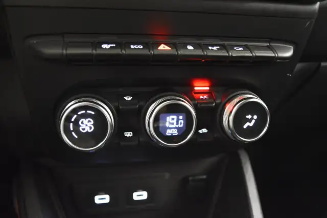 Dacia Duster view 11