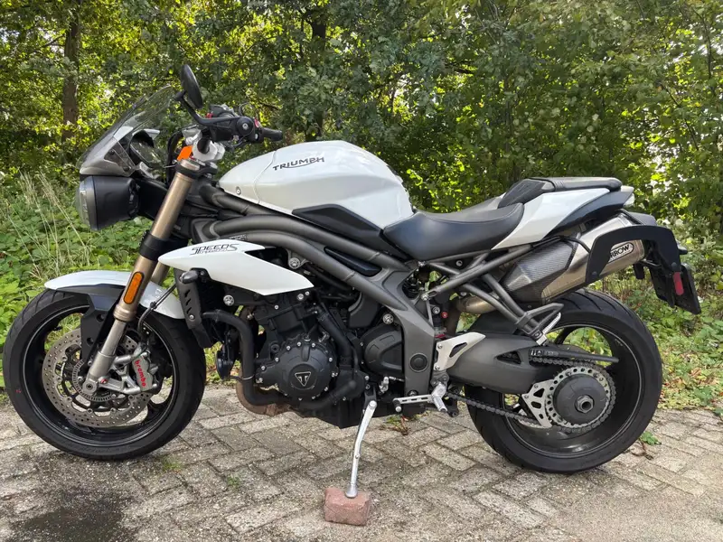 Triumph Speed Triple 1050