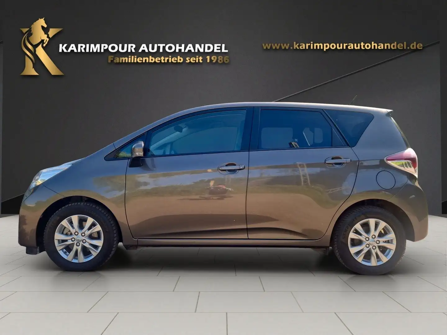 Toyota Verso-S Braun - 2