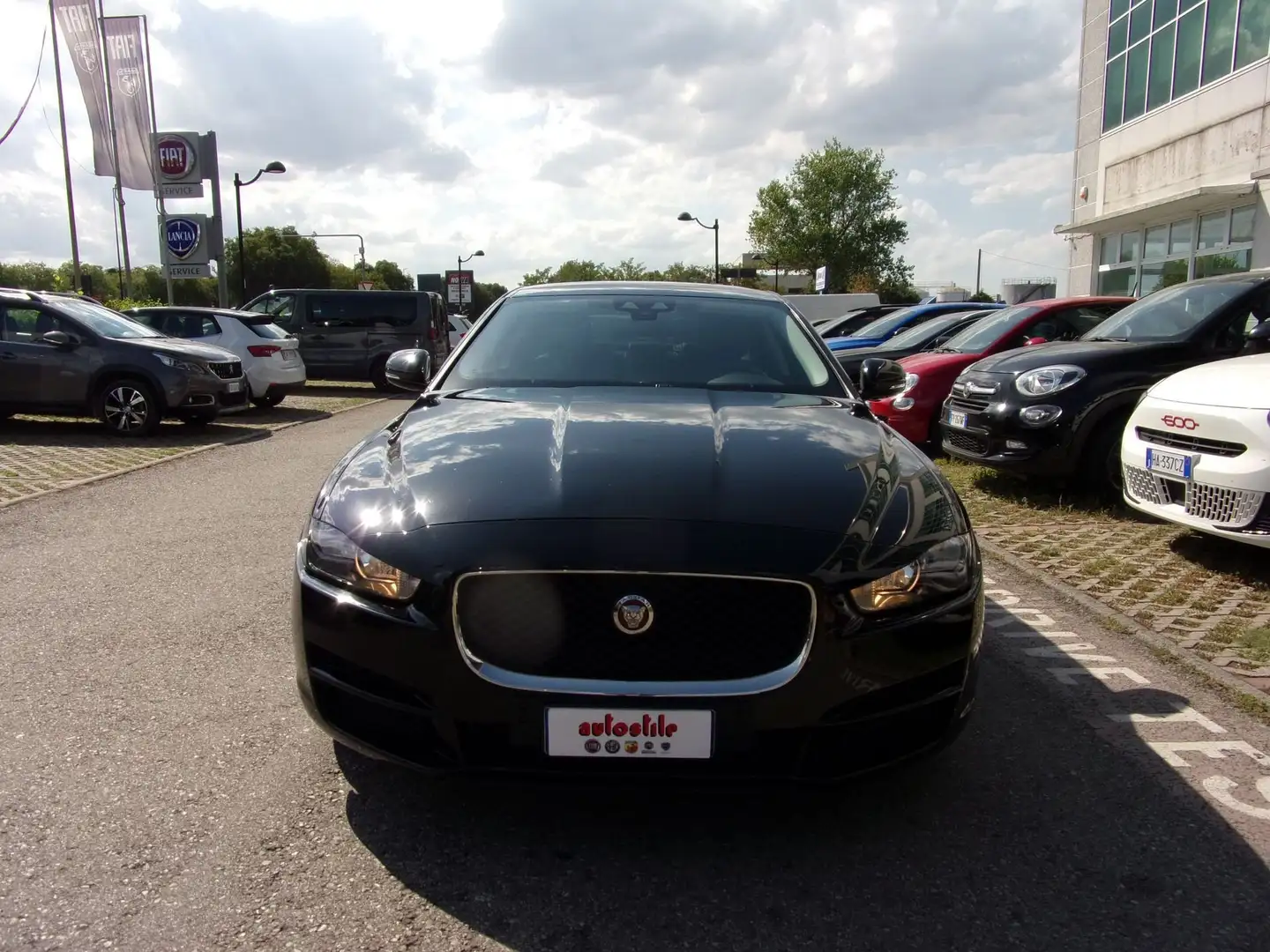 Jaguar XE XE 2.0 D Turbo aut. Prestige Business Edition Nero - 2