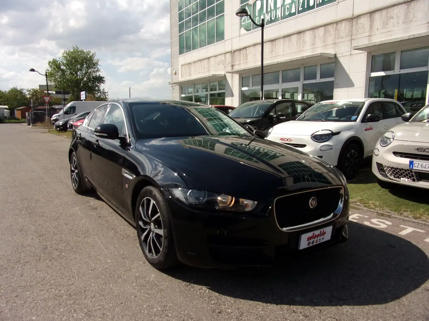 Jaguar XE XE 2.0 D Turbo aut. Prestige Business Edition Nero - 1